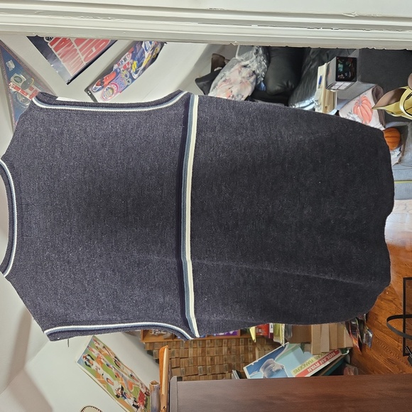 Mens extra large cut off sleeves dark gray sweater - Picture 2 of 3